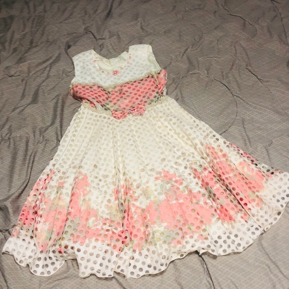 I’m selling brand new Pakistani traditional dresses for girls aged 1 to 7 years. - Picture 9 of 13